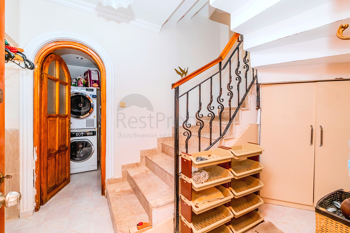 Spacious furnished villa just 50 m from the sea in the Payallar / Alanya area