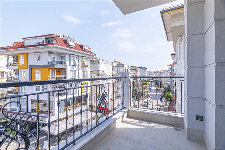 Modern 1+1 Apartment in Cleopatra, Alanya