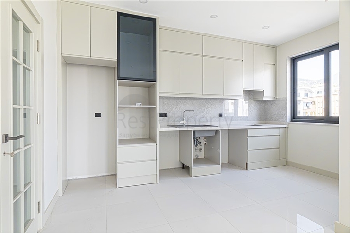 Modern 1+1 Apartment in Cleopatra, Alanya