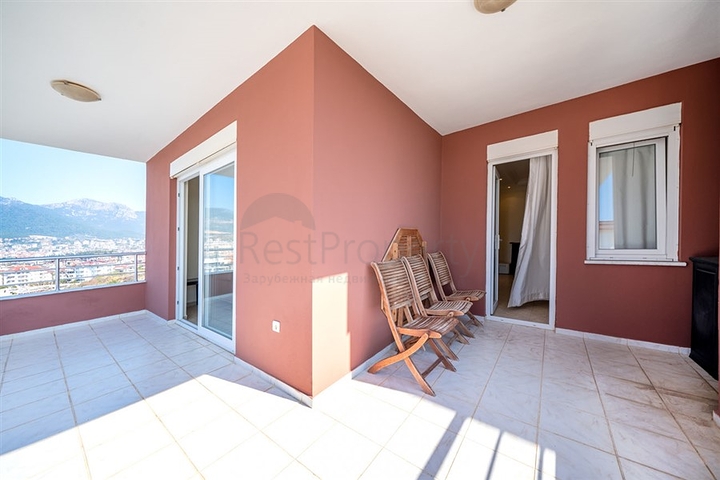 Spacious 4+1 Penthouse in Tosmur, Alanya with Resort Facilities