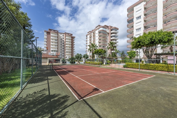 Spacious 4+1 Penthouse in Tosmur, Alanya with Resort Facilities