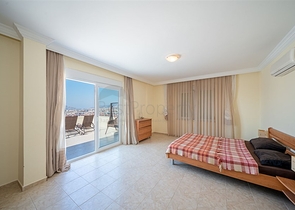 Spacious 4+1 Penthouse in Tosmur, Alanya with Resort Facilities