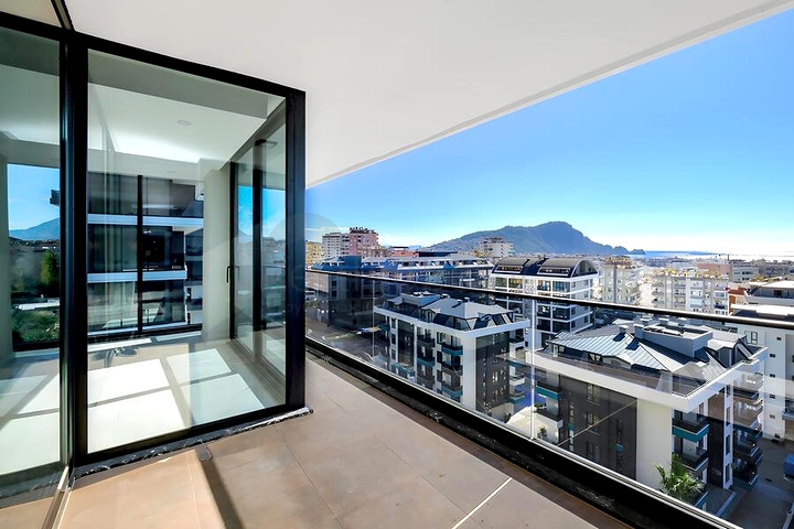 2+1 Apartment in Cleopatra, Alanya