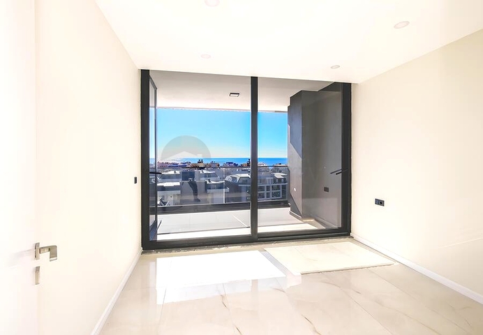 2+1 Apartment in Cleopatra, Alanya