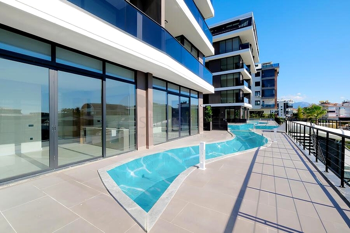 2+1 Apartment in Cleopatra, Alanya